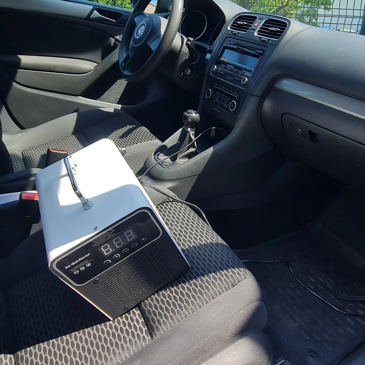 Ozonizacija automobila beograd vw golf 6 unutrasnjost enterijera uklanjanje neprijatnih mirisa budji vlage